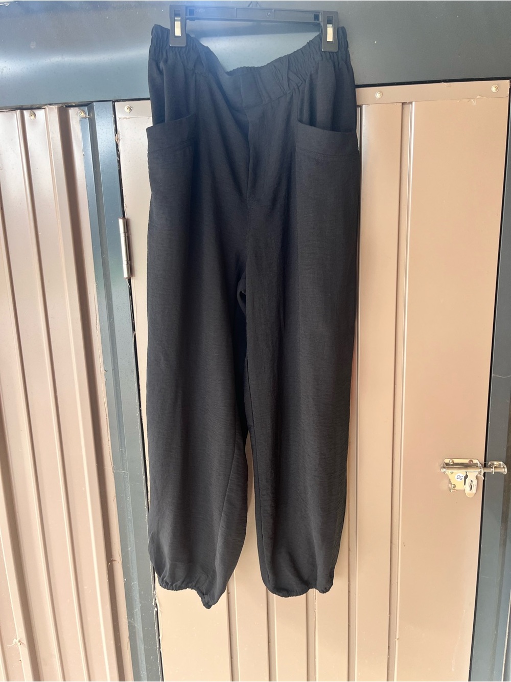 Black Elastic-Waist Women’s Pants with Front Pockets